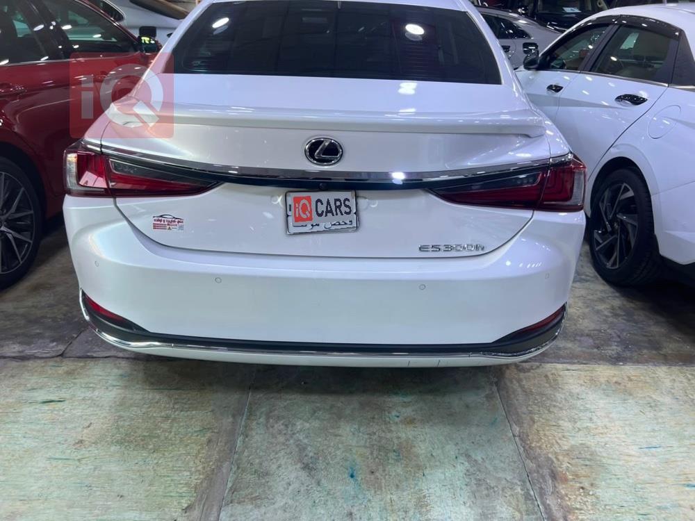 لكزس ES